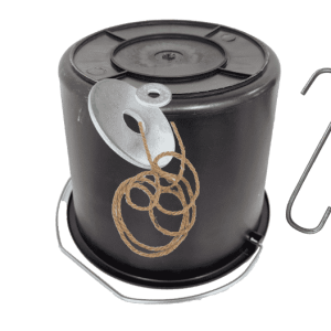 Handige emmer voor maken dazenval met dazenlijm – compleet met ophangbeugel